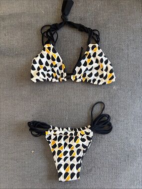 NWOT Guria black and gold string tie set. Size large
